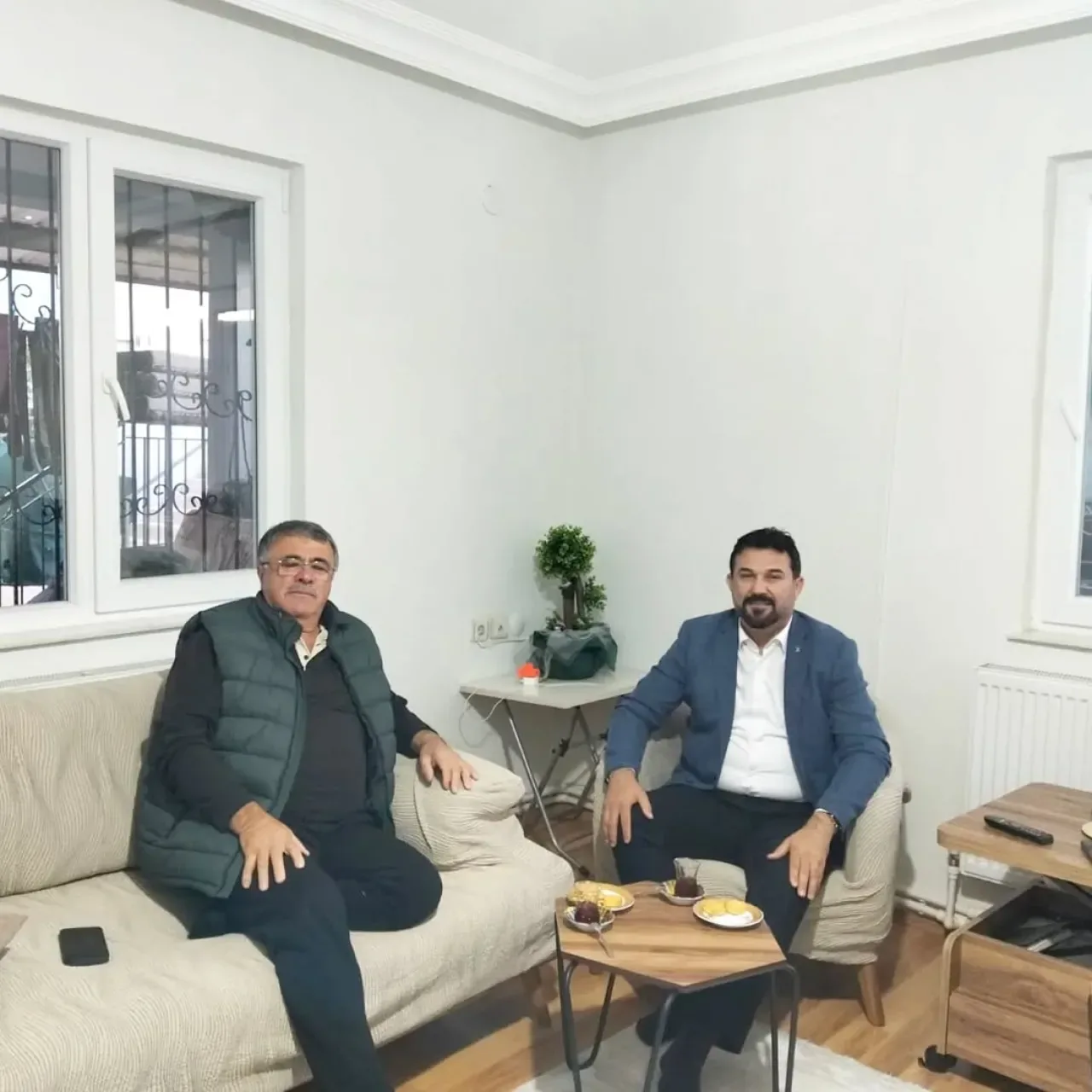 Muratpaşa AK Parti İlçe Teşkilatından Osman Aka'ya Geçmiş Olsun Ziyareti Muratpaşa AK Parti İlçe Teşkilatından Osman Aka'ya Geçmiş Olsun Ziyareti