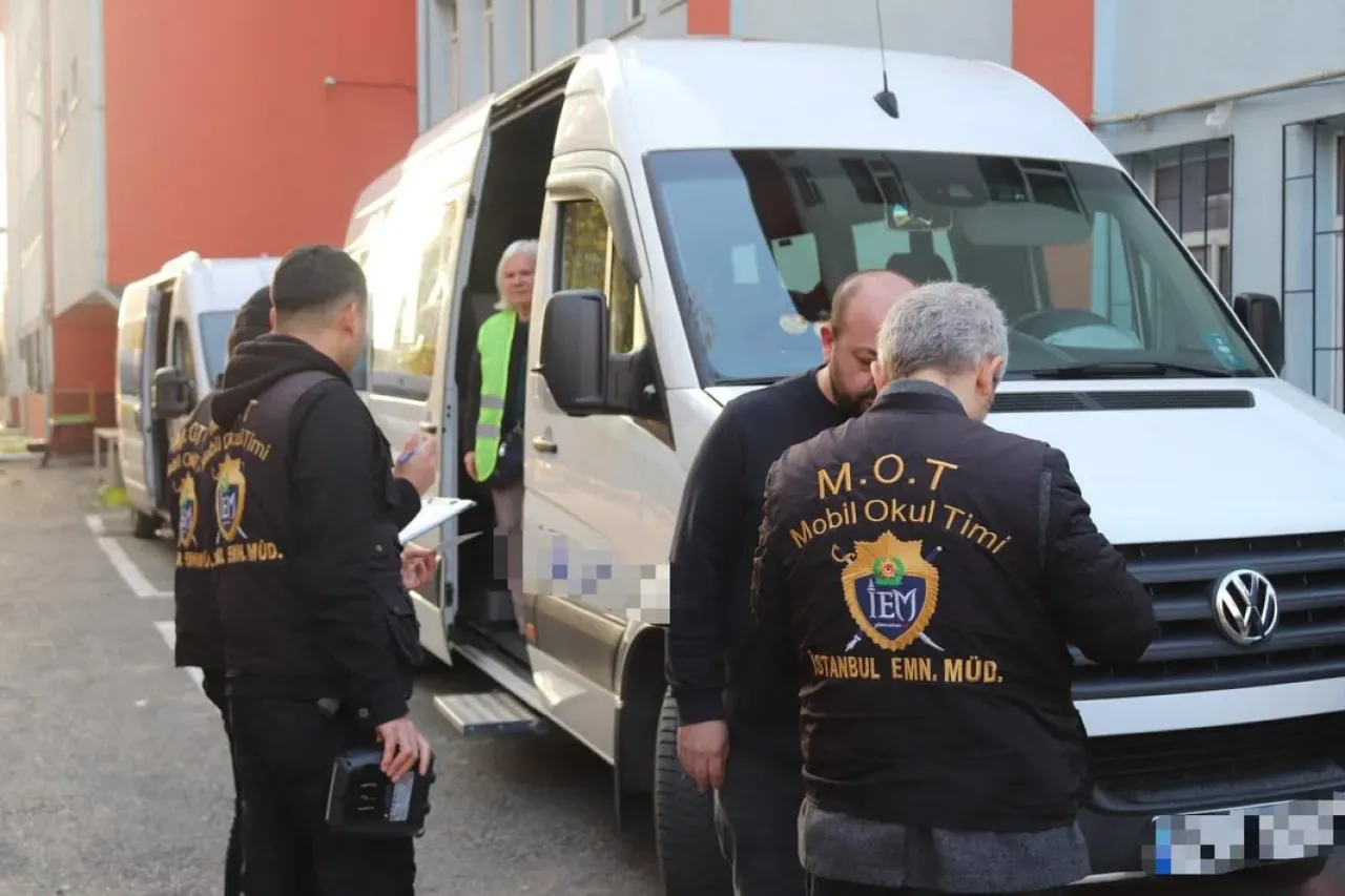 Küçükçekmece'de Okul Çevrelerinde Güvenlik Denetimi: 9.839 TL Ceza Kesildi Küçükçekmece'de Okul Çevrelerinde Güvenlik Denetimi: 9.839 TL Ceza Kesildi