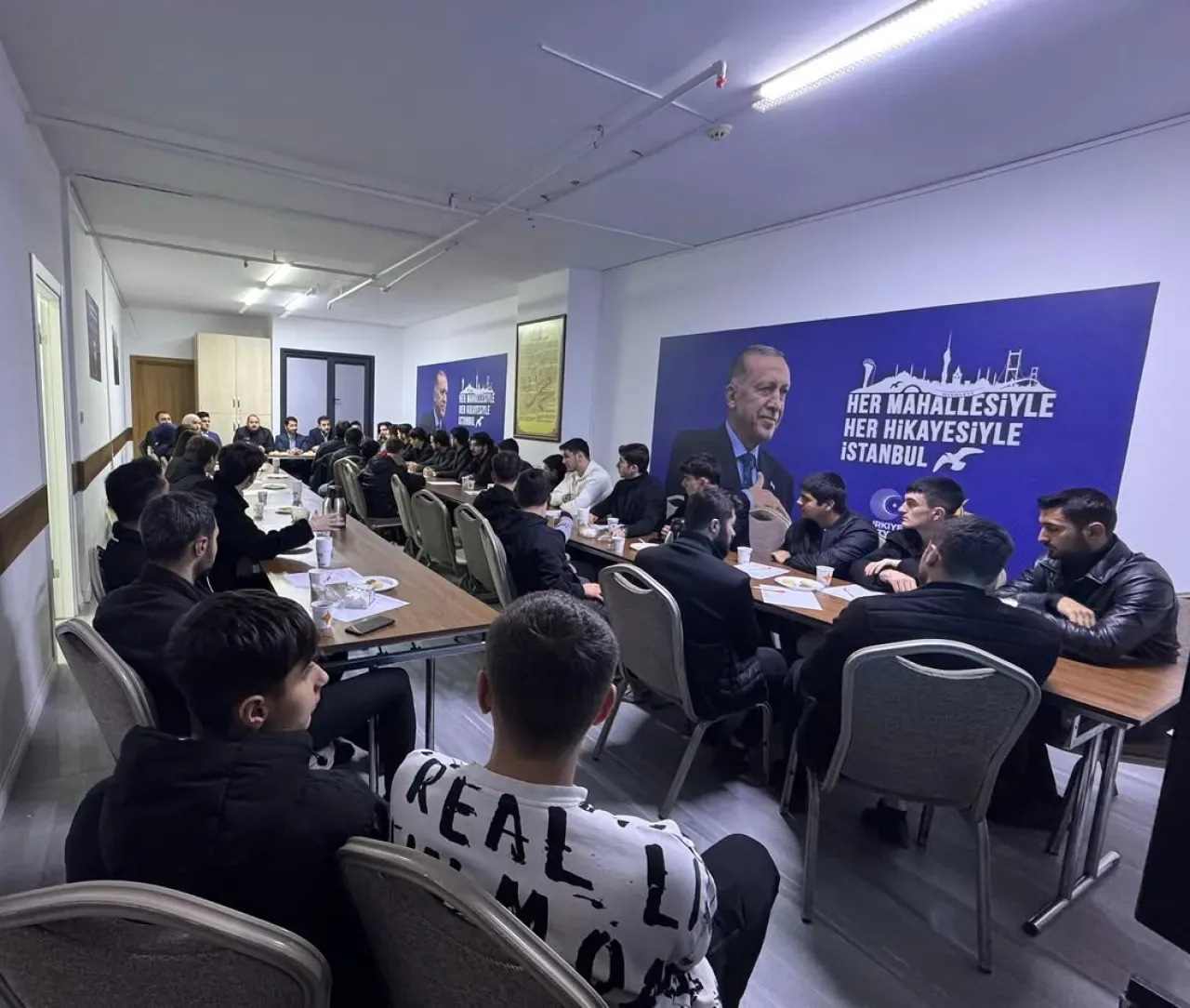 AK Parti Avcılar'da Gençlik Kolları Teşkilat Komisyonu Toplantısı Gerçekleştirdi AK Parti Avcılar'da Gençlik Kolları Teşkilat Komisyonu Toplantısı Gerçekleştirdi