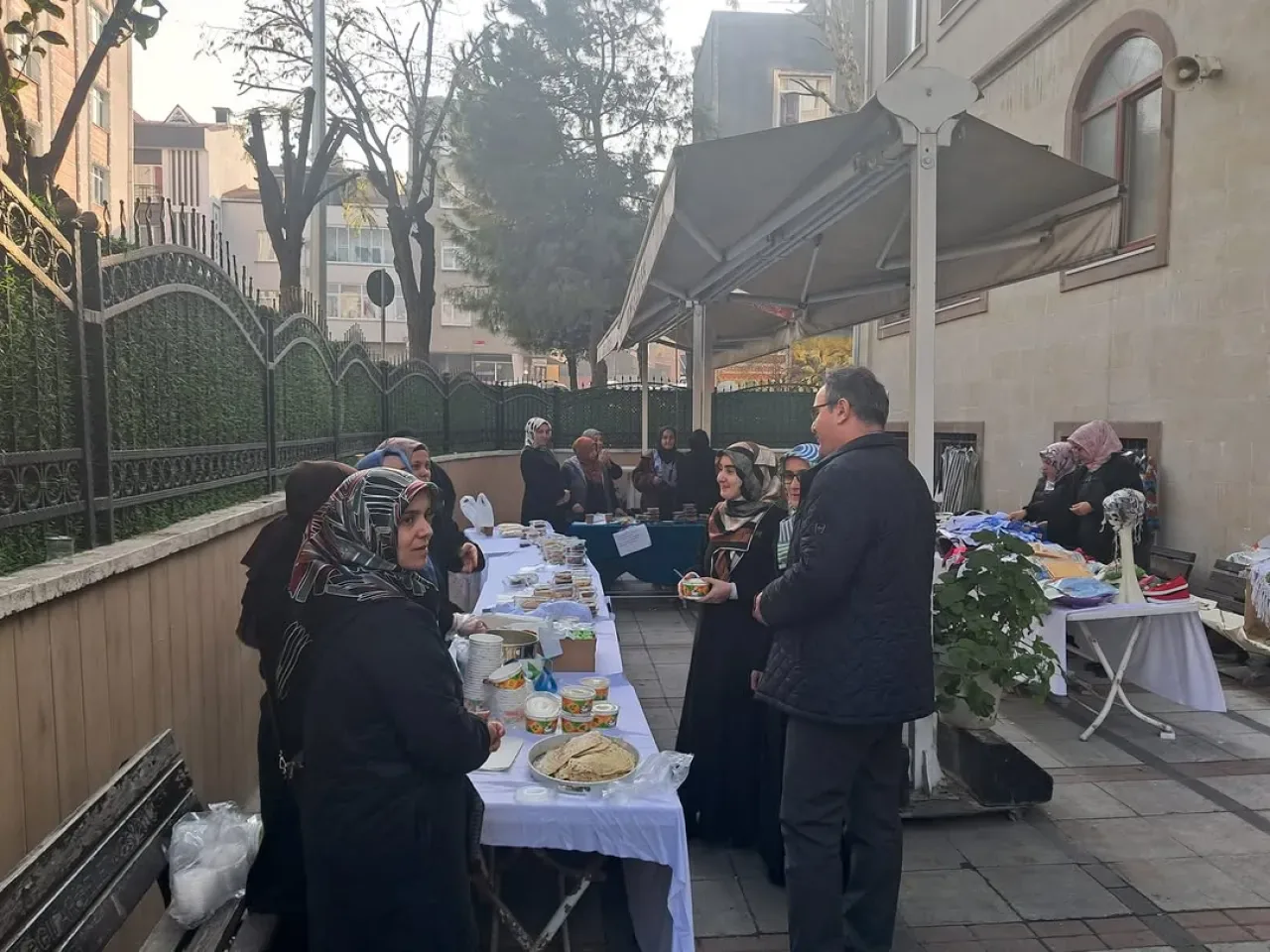 Bağcılar'da Bilal-i Habeşi Kur'an Kursu İnşaatı İçin Kermes Düzenlendi Bağcılar'da Bilal-i Habeşi Kur'an Kursu İnşaatı İçin Kermes Düzenlendi
