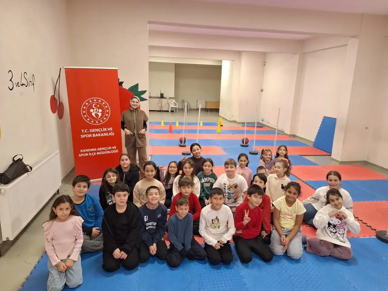 Kocaeli'de Spora İlk Adım Projesi ile Minik Öğrenciler Sporla Buluşuyor Kocaeli'de Spora İlk Adım Projesi ile Minik Öğrenciler Sporla Buluşuyor