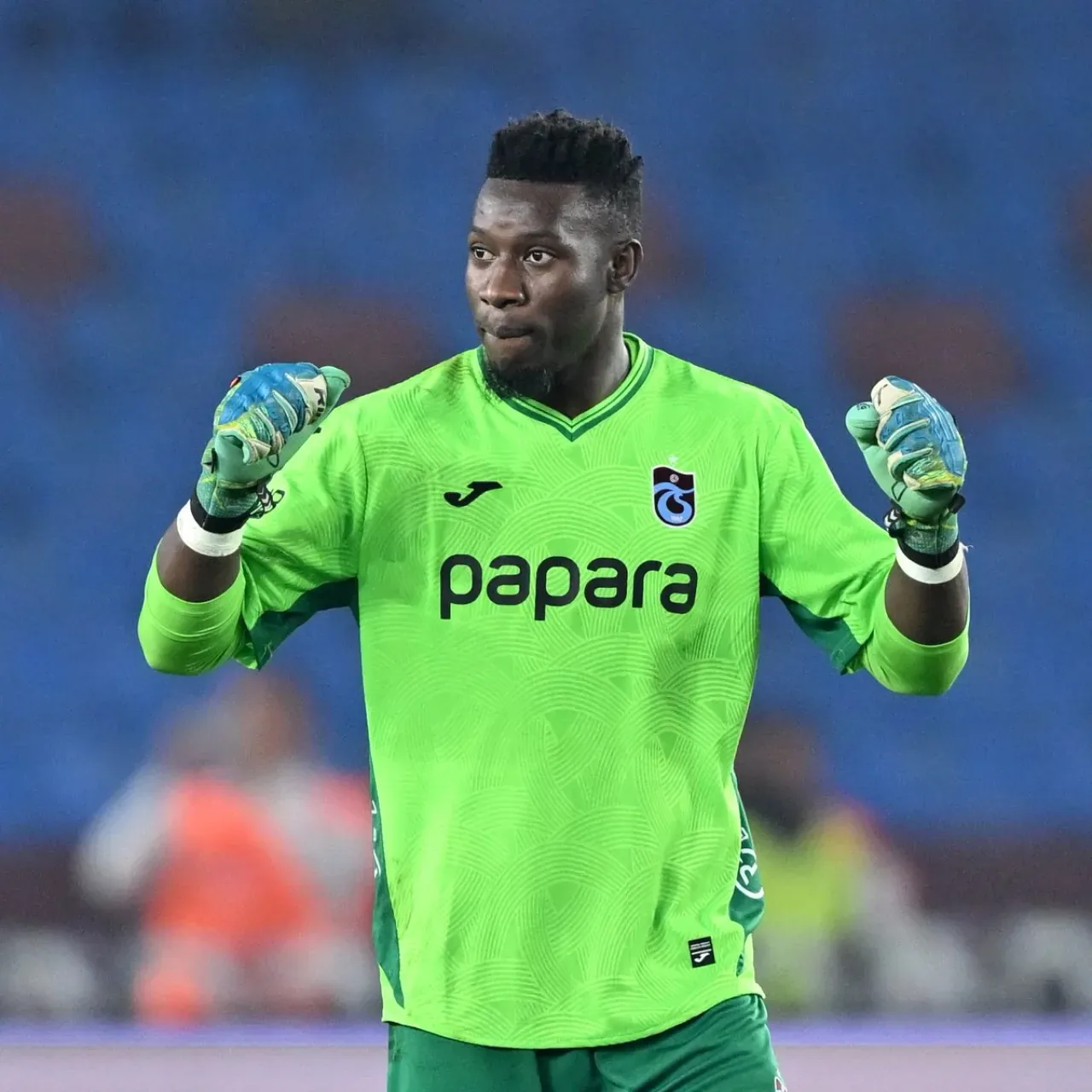 Andre Onana: Manchester'da Denizin Tadını Çıkarıyor Andre Onana: Manchester'da Denizin Tadını Çıkarıyor