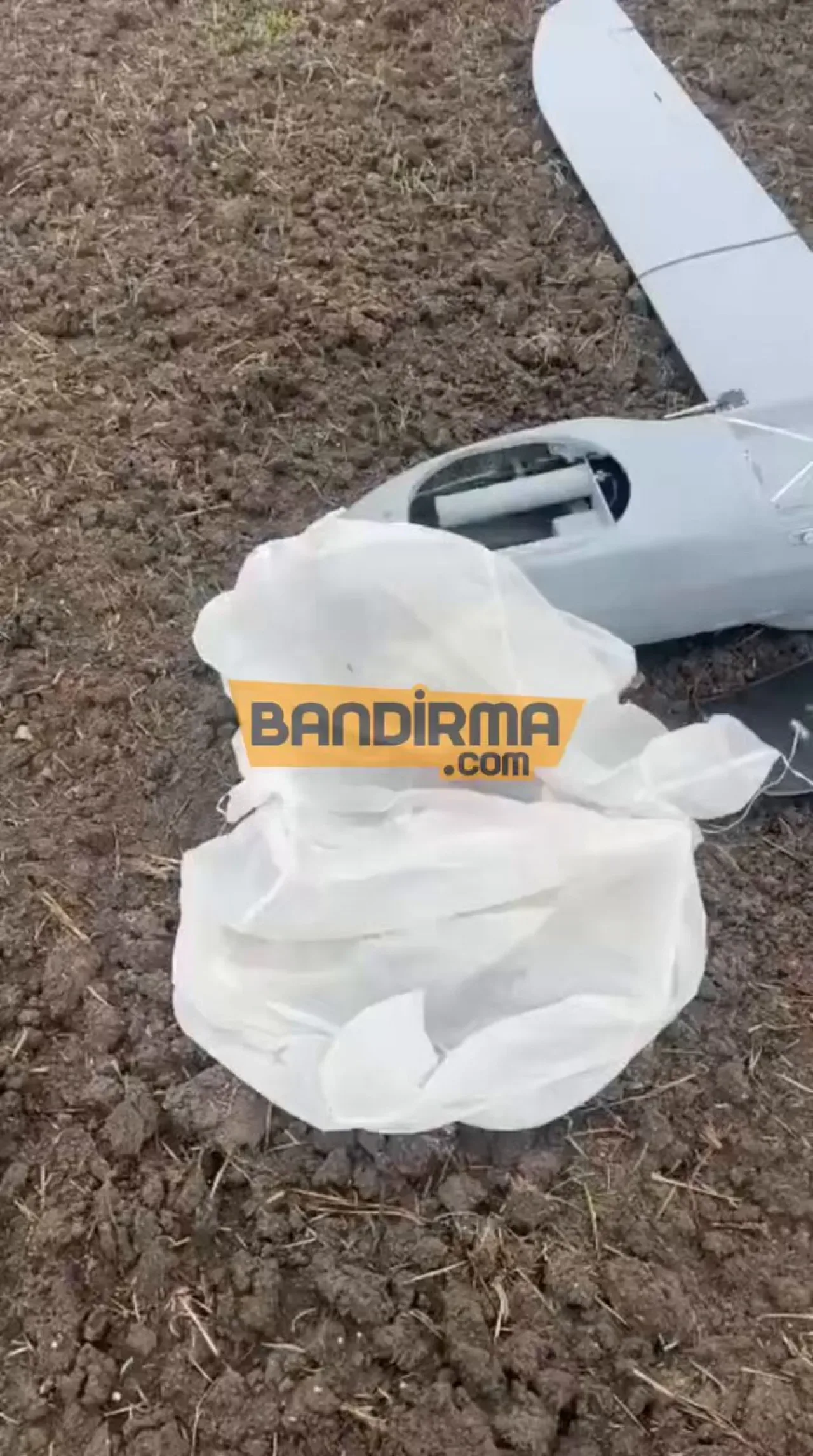 Balıkesir'deki Boş Arazide İHA Düştü Balıkesir'deki Boş Arazide İHA Düştü