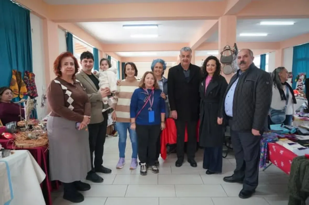Edremit'te Kazdağlı Kadınlar El Emeği Panayırı Coşkusu Edremit'te Kazdağlı Kadınlar El Emeği Panayırı Coşkusu