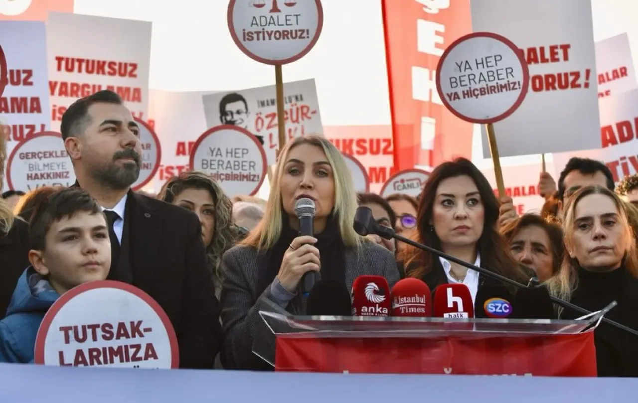 CHP Sultangazi'de Aile Dayanışma Ağı Buluşması Silivri'de Gerçekleşti CHP Sultangazi'de Aile Dayanışma Ağı Buluşması Silivri'de Gerçekleşti