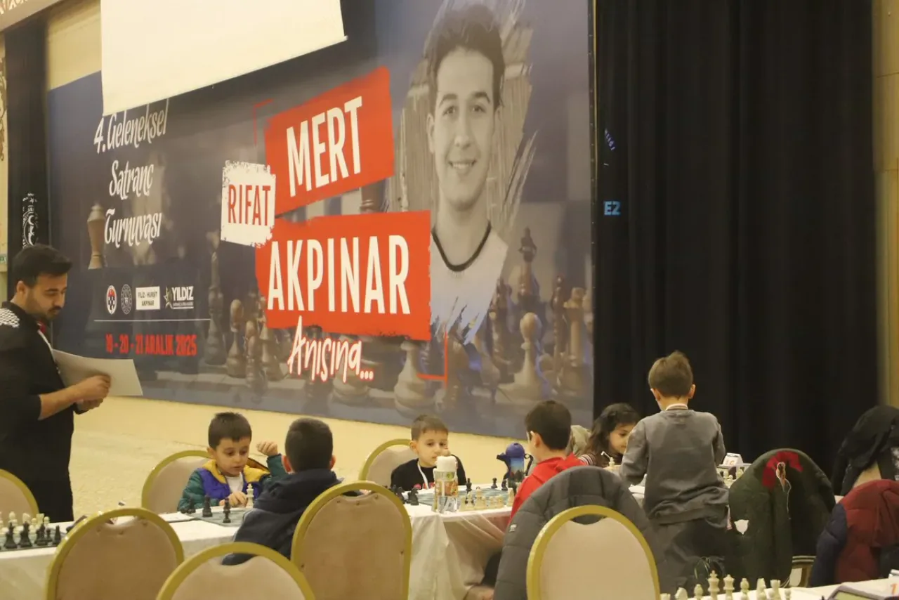 Konya'da Rıfat Mert Akpınar Anısına 4. Geleneksel Satranç Turnuvası Başladı Konya'da Rıfat Mert Akpınar Anısına 4. Geleneksel Satranç Turnuvası Başladı
