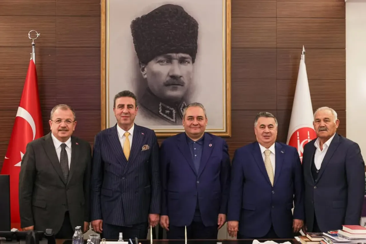 CHP'li Özarslan, Esnaf ve Sanatkarlar Birliği Başkanları ile Görüştü CHP'li Özarslan, Esnaf ve Sanatkarlar Birliği Başkanları ile Görüştü