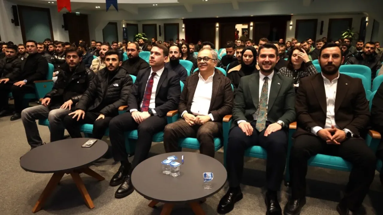 İz Bırakan Gençlik Akademisi'nde Liderlik ve Vizyon Eğitimi İz Bırakan Gençlik Akademisi'nde Liderlik ve Vizyon Eğitimi