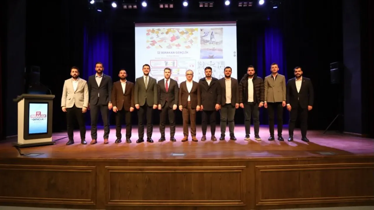 AK Parti Gençlik Akademisi'nde Liderlik ve Vizyon Eğitimi Düzenlendi AK Parti Gençlik Akademisi'nde Liderlik ve Vizyon Eğitimi Düzenlendi