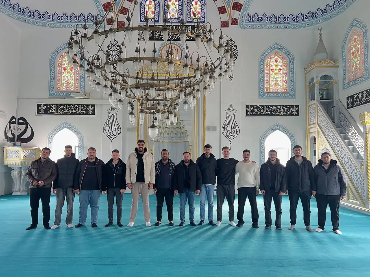 AK Genç Derince Gönüllüleri Camileri Temizledi AK Genç Derince Gönüllüleri Camileri Temizledi
