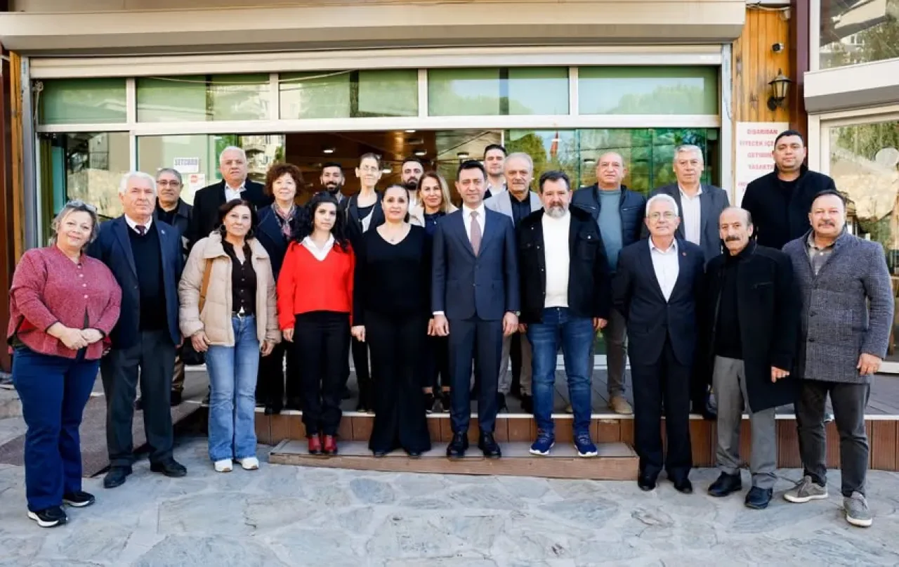 Bayraklı Belediyesi, 2026 Yılı Çalışmalarını Muhtarlarla Planlıyor Bayraklı Belediyesi, 2026 Yılı Çalışmalarını Muhtarlarla Planlıyor