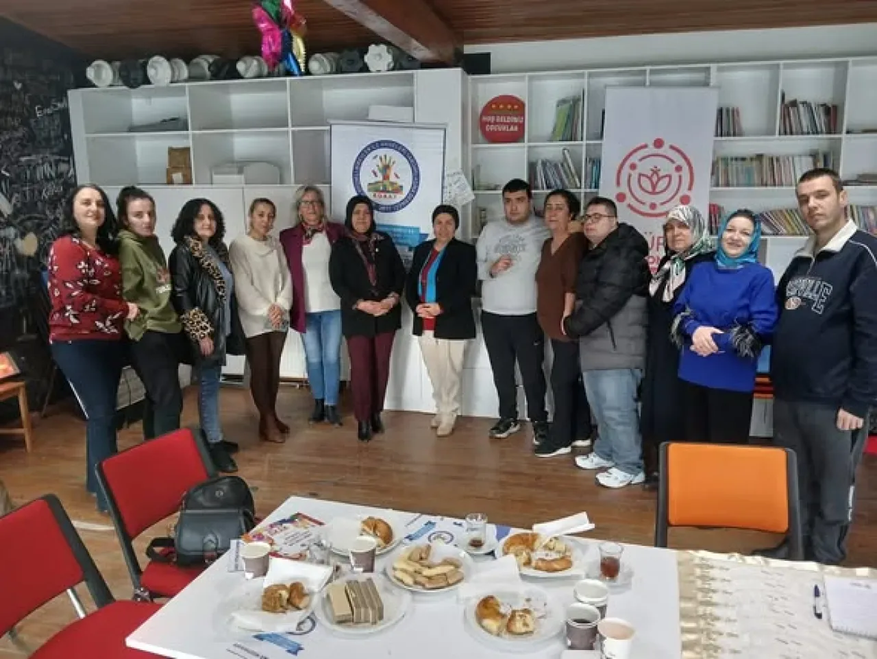 Bursa İYİ Parti'den Otizmli Bireyler ve Ailelerine Yönelik Ziyaret Bursa İYİ Parti'den Otizmli Bireyler ve Ailelerine Yönelik Ziyaret