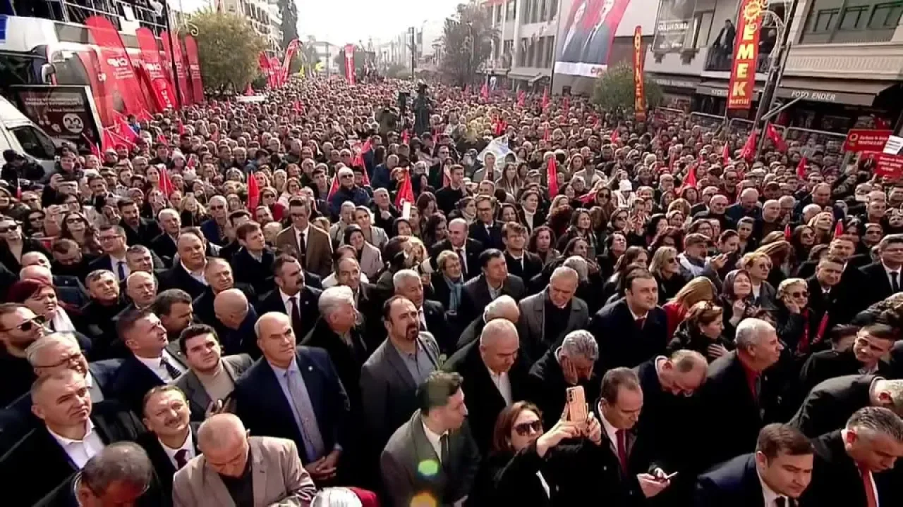 CHP, Edirne'de "Millet İradesine Sahip Çıkıyor" Mitingi Düzenliyor CHP, Edirne'de "Millet İradesine Sahip Çıkıyor" Mitingi Düzenliyor