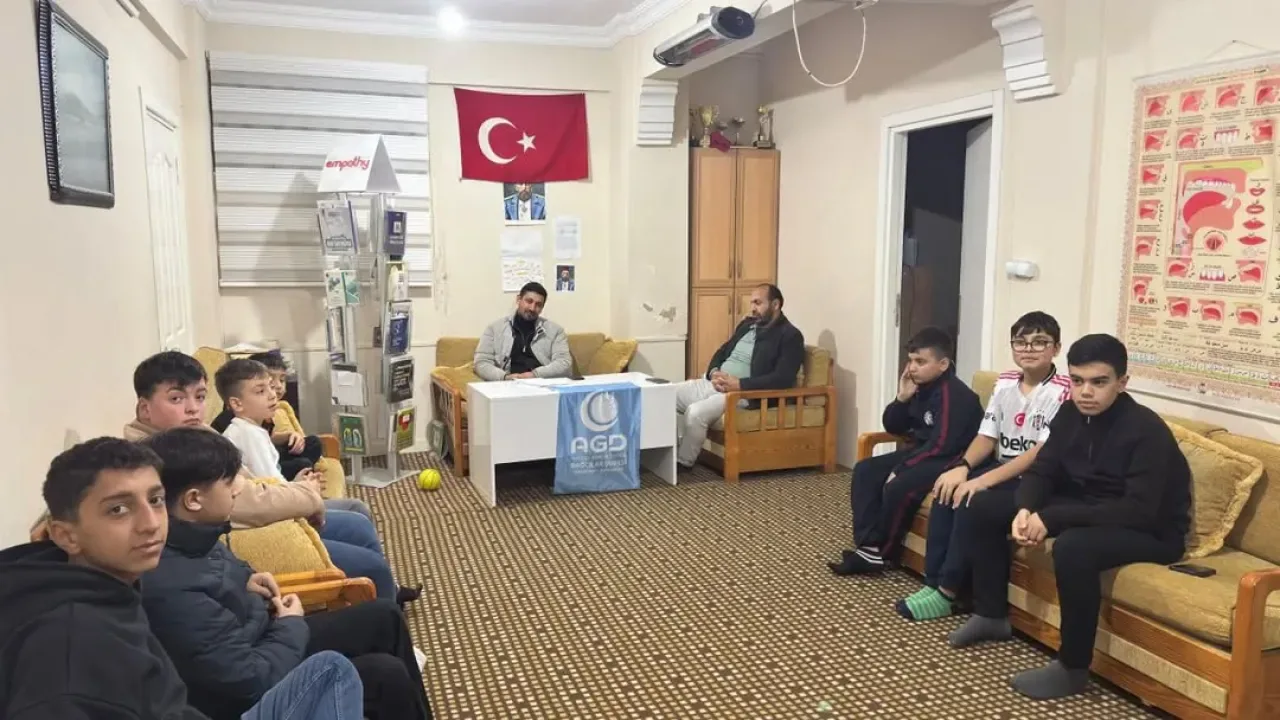 Mahmutbey'de Haftalık İlim Meclisi Sohbetleri Devam Ediyor Mahmutbey'de Haftalık İlim Meclisi Sohbetleri Devam Ediyor