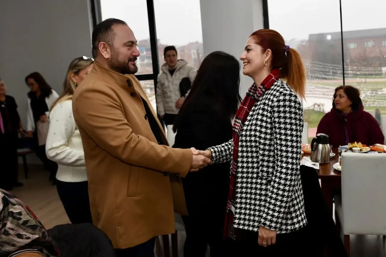 Altıeylül Belediyesi'nden Sındırgı Depremzedelerine Destek Altıeylül Belediyesi'nden Sındırgı Depremzedelerine Destek