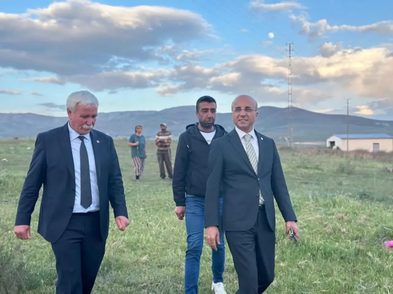 CHP'li Aşkın Genç'ten Pınarbaşı Belediye Başkanı Deniz Yağan'a Tam Destek CHP'li Aşkın Genç'ten Pınarbaşı Belediye Başkanı Deniz Yağan'a Tam Destek