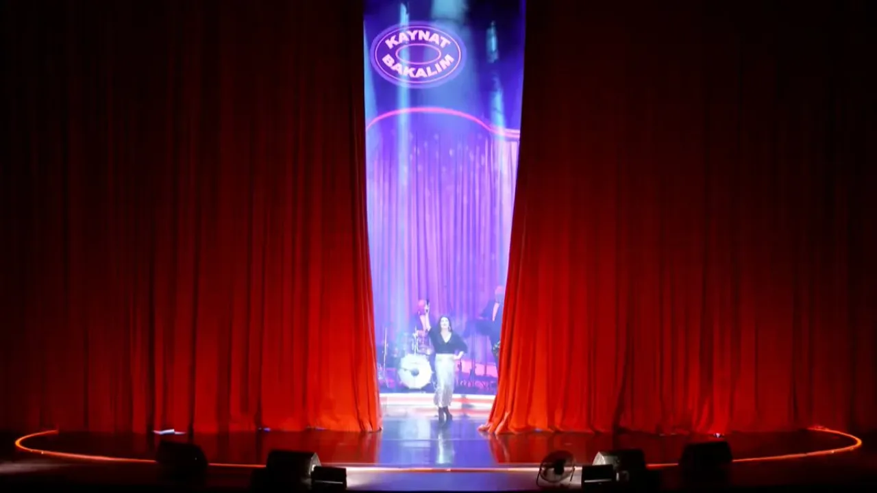 Maximum Uniq Hall'da Üç Efsane Sanatçı ile "Kaynat Bakalım" Konseri Maximum Uniq Hall'da Üç Efsane Sanatçı ile "Kaynat Bakalım" Konseri