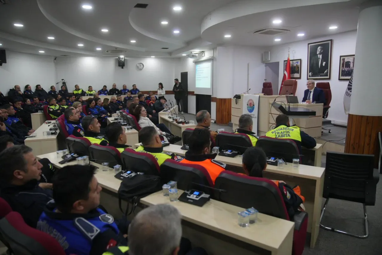 Seyhan Belediyesi Zabıta ve Ruhsat Personeline Kapsamlı Hizmet İçi Eğitim Seyhan Belediyesi Zabıta ve Ruhsat Personeline Kapsamlı Hizmet İçi Eğitim