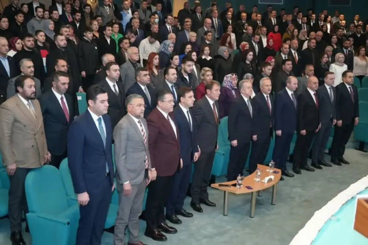 MHP'li Üyelerden "Köke Yolculuk" Paneline Yoğun Katılım MHP'li Üyelerden "Köke Yolculuk" Paneline Yoğun Katılım