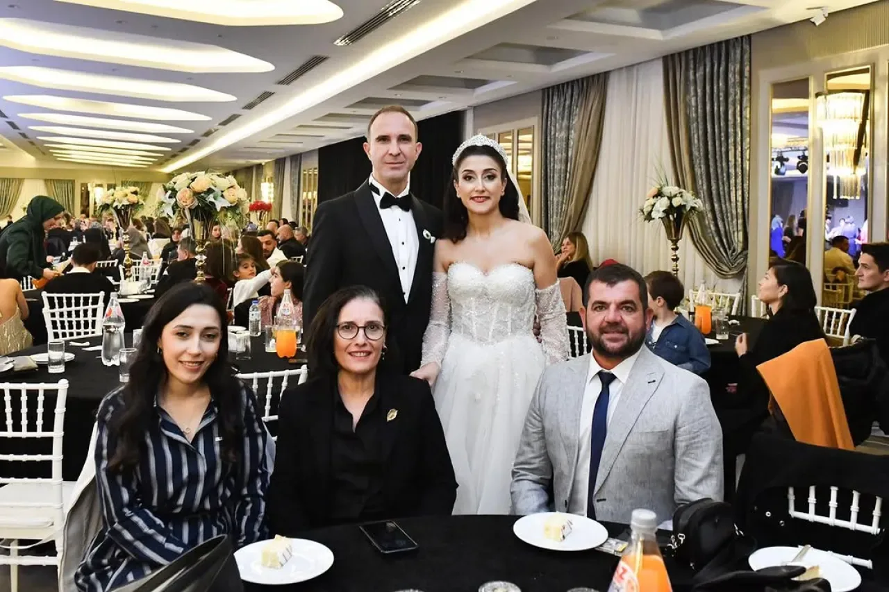Mustafakemalpaşa Belediyesi Personelinin Düğün Törenine Katılım Mustafakemalpaşa Belediyesi Personelinin Düğün Törenine Katılım