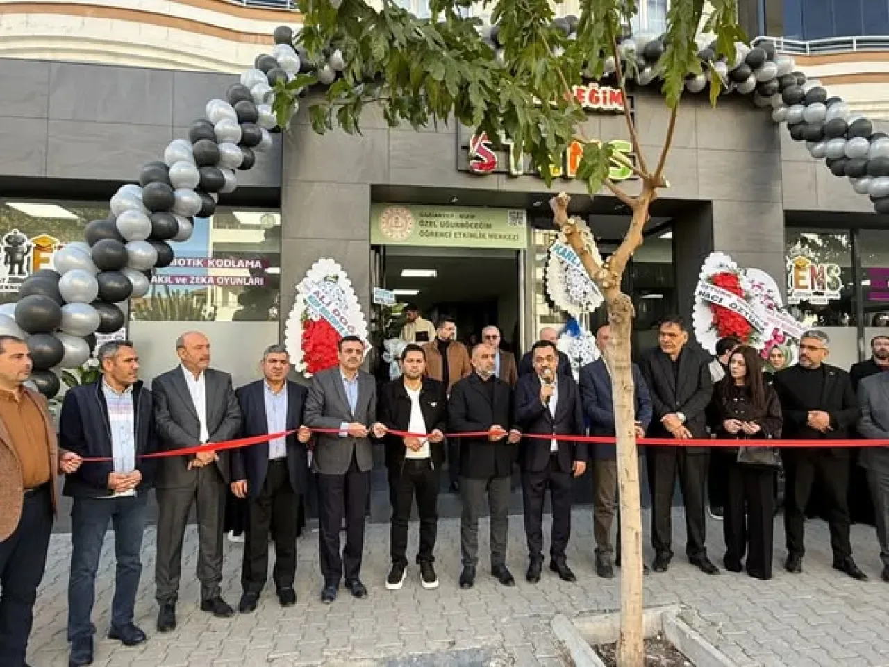 Nizip'e Yeni Eğitim Merkezi: Stems Öğrenci Etkinlik Merkezi Açıldı Nizip'e Yeni Eğitim Merkezi: Stems Öğrenci Etkinlik Merkezi Açıldı