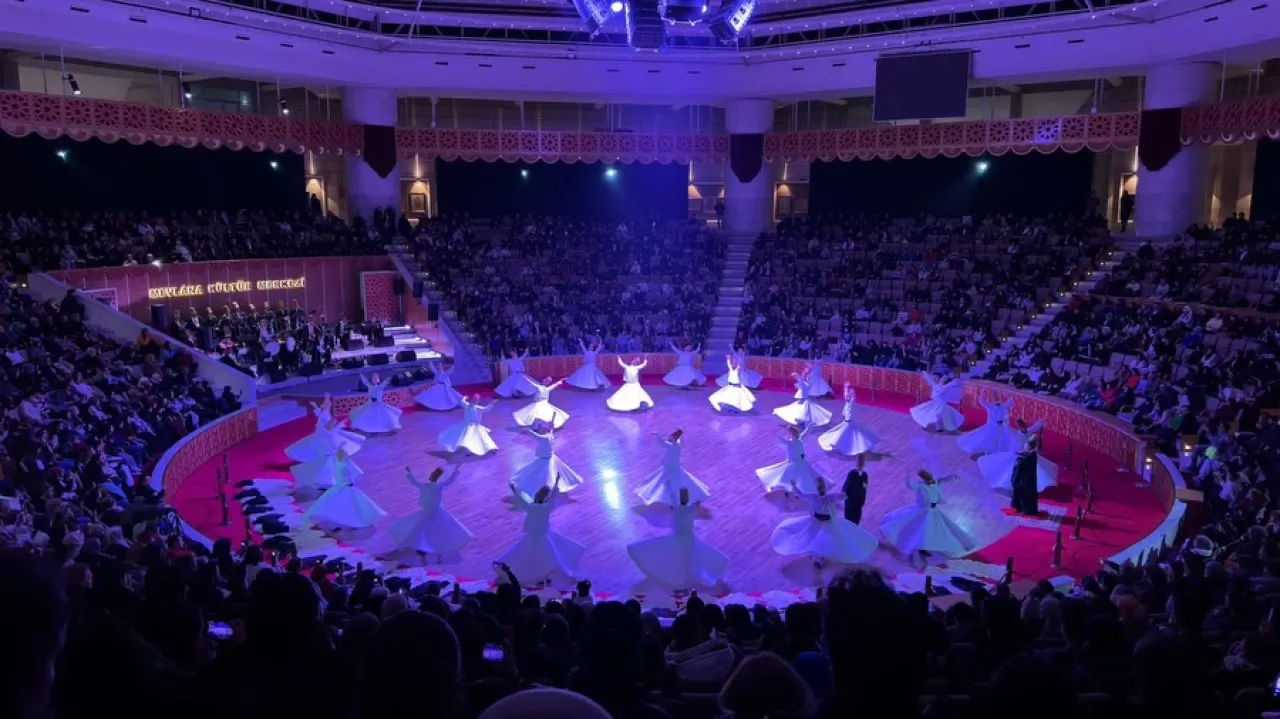 Esenlerli Gençler Mevlana'yı Anma Törenleri İçin Konya'da Buluştu Esenlerli Gençler Mevlana'yı Anma Törenleri İçin Konya'da Buluştu