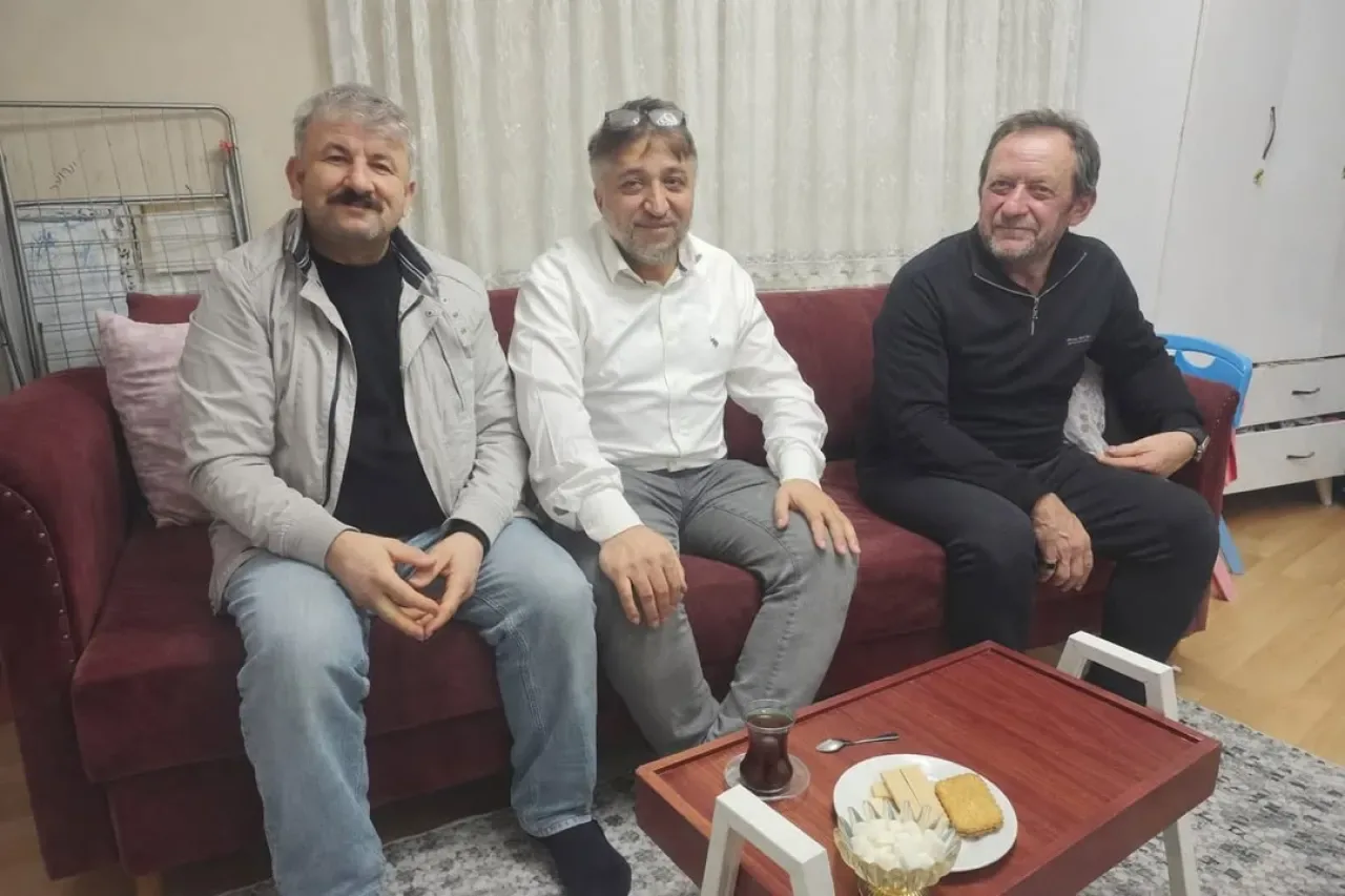 MHP Lideri Bahçeli'nin Selamı Karlıtepe Mahallesi'nde Sahiplerini Buldu MHP Lideri Bahçeli'nin Selamı Karlıtepe Mahallesi'nde Sahiplerini Buldu