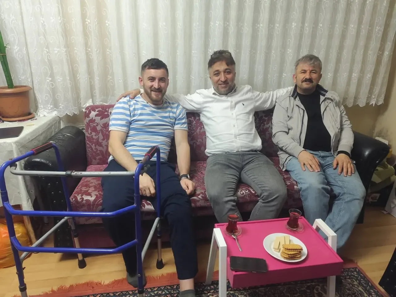MHP Gaziosmanpaşa'dan Mahalle Ziyareti: Bahçeli'nin Selamları İletildi MHP Gaziosmanpaşa'dan Mahalle Ziyareti: Bahçeli'nin Selamları İletildi