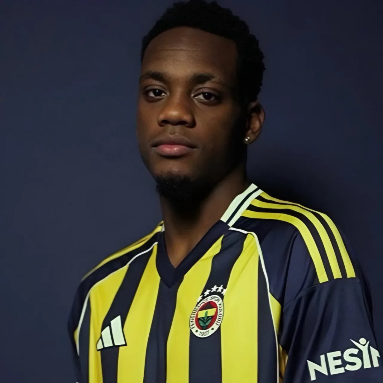 Fenerbahçe'de Ederson ve Duran, Beşiktaş Derbisi Kadrosunda Yok Fenerbahçe'de Ederson ve Duran, Beşiktaş Derbisi Kadrosunda Yok