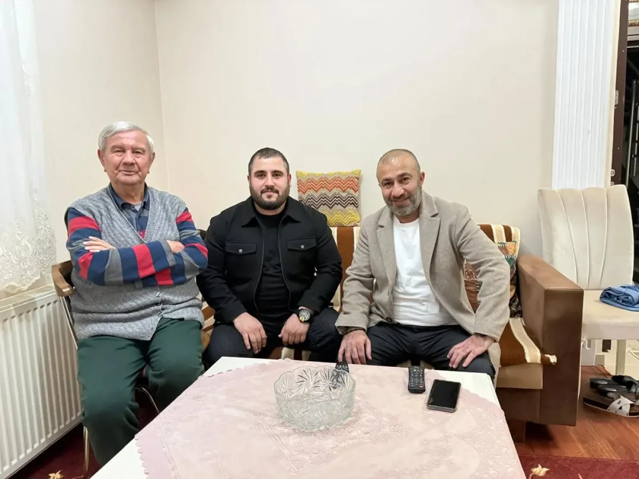 MHP Avcılar İlçe Teşkilatı, Denizköşkler Mahallesi'nde Aile Ziyareti Gerçekleştirdi MHP Avcılar İlçe Teşkilatı, Denizköşkler Mahallesi'nde Aile Ziyareti Gerçekleştirdi
