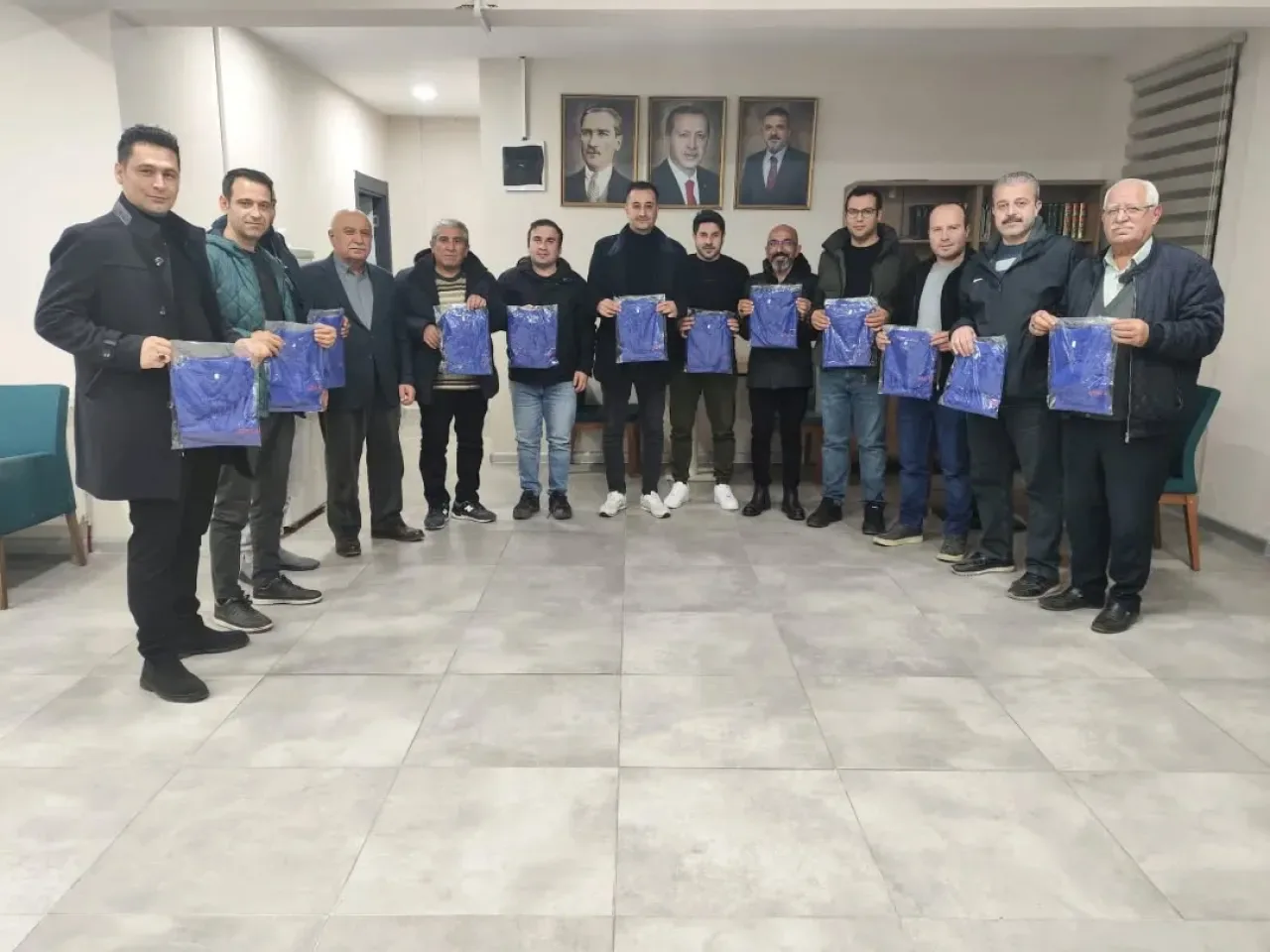 Sincan'da AK Parti Mahalle Komisyonu Toplantısı Gerçekleştirildi Sincan'da AK Parti Mahalle Komisyonu Toplantısı Gerçekleştirildi