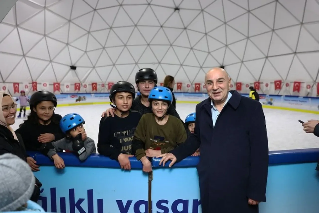 Keçiören'deki Ahmet Çalık Buz Pateni Pisti Kapatıldı Keçiören'deki Ahmet Çalık Buz Pateni Pisti Kapatıldı