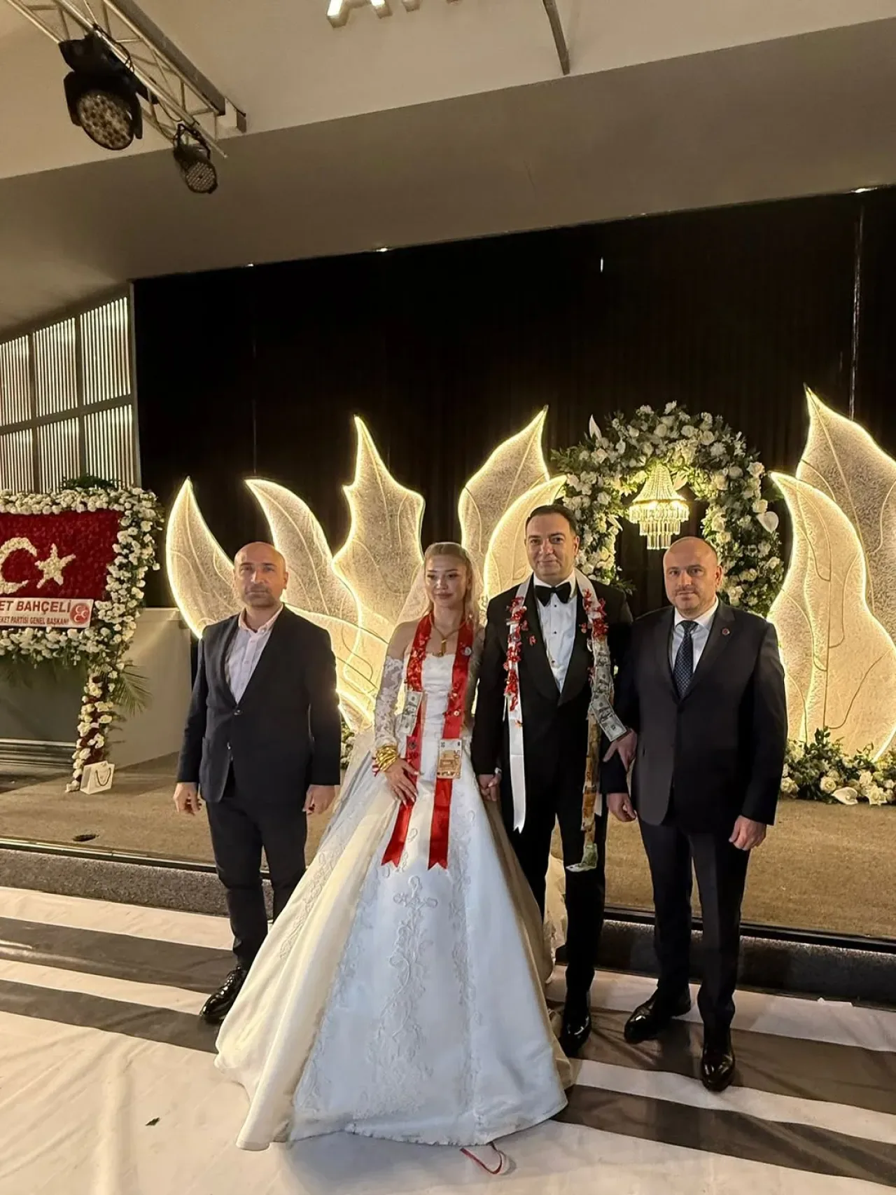 MHP Silivri Yönetimi, Ülkü Ocakları Yöneticisinin Düğün Töreninde MHP Silivri Yönetimi, Ülkü Ocakları Yöneticisinin Düğün Töreninde