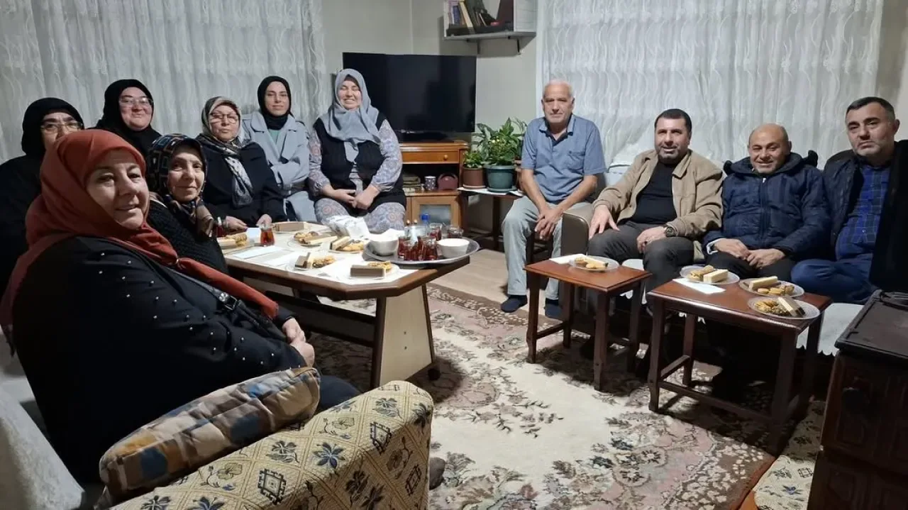 İstanbul AK Kadın Sancaktepe, Kapı Kapı Gezerek Mahalle Sakinleriyle Buluşuyor İstanbul AK Kadın Sancaktepe, Kapı Kapı Gezerek Mahalle Sakinleriyle Buluşuyor