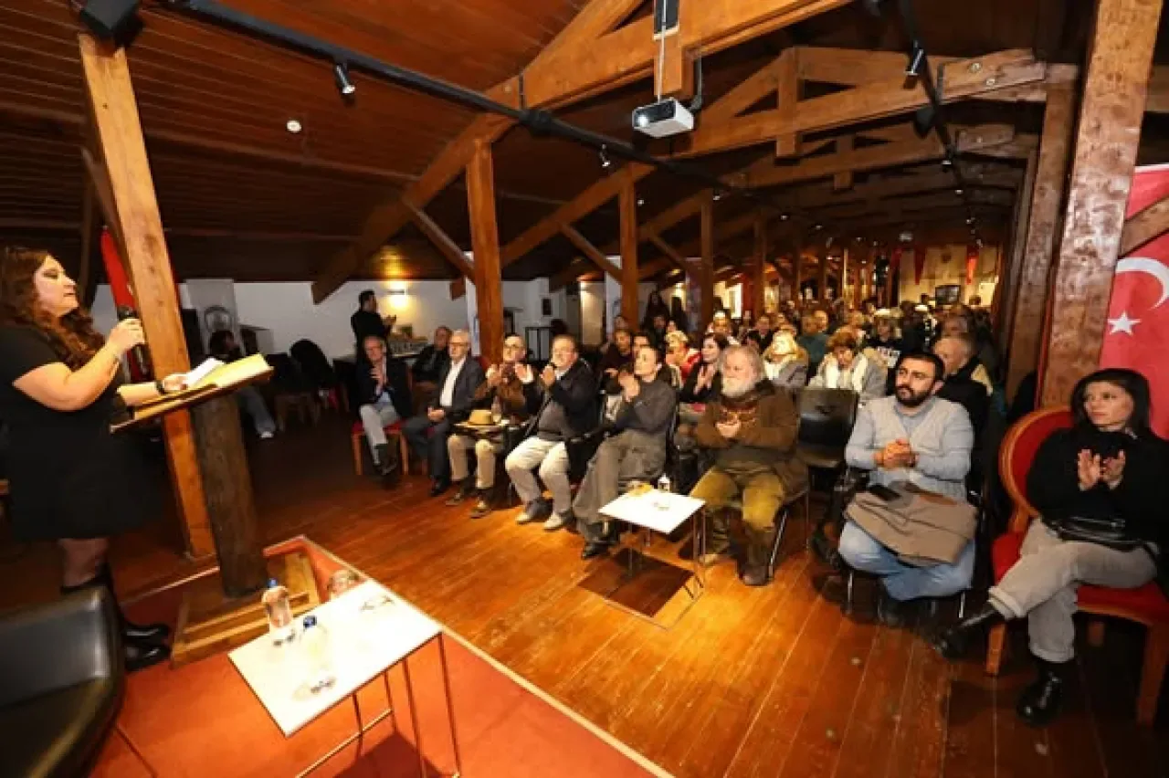 İzmir'de Başlayan 9. Mizah Festivali'nde Aziz Nesin Ödülleri Sahiplerini Buldu İzmir'de Başlayan 9. Mizah Festivali'nde Aziz Nesin Ödülleri Sahiplerini Buldu