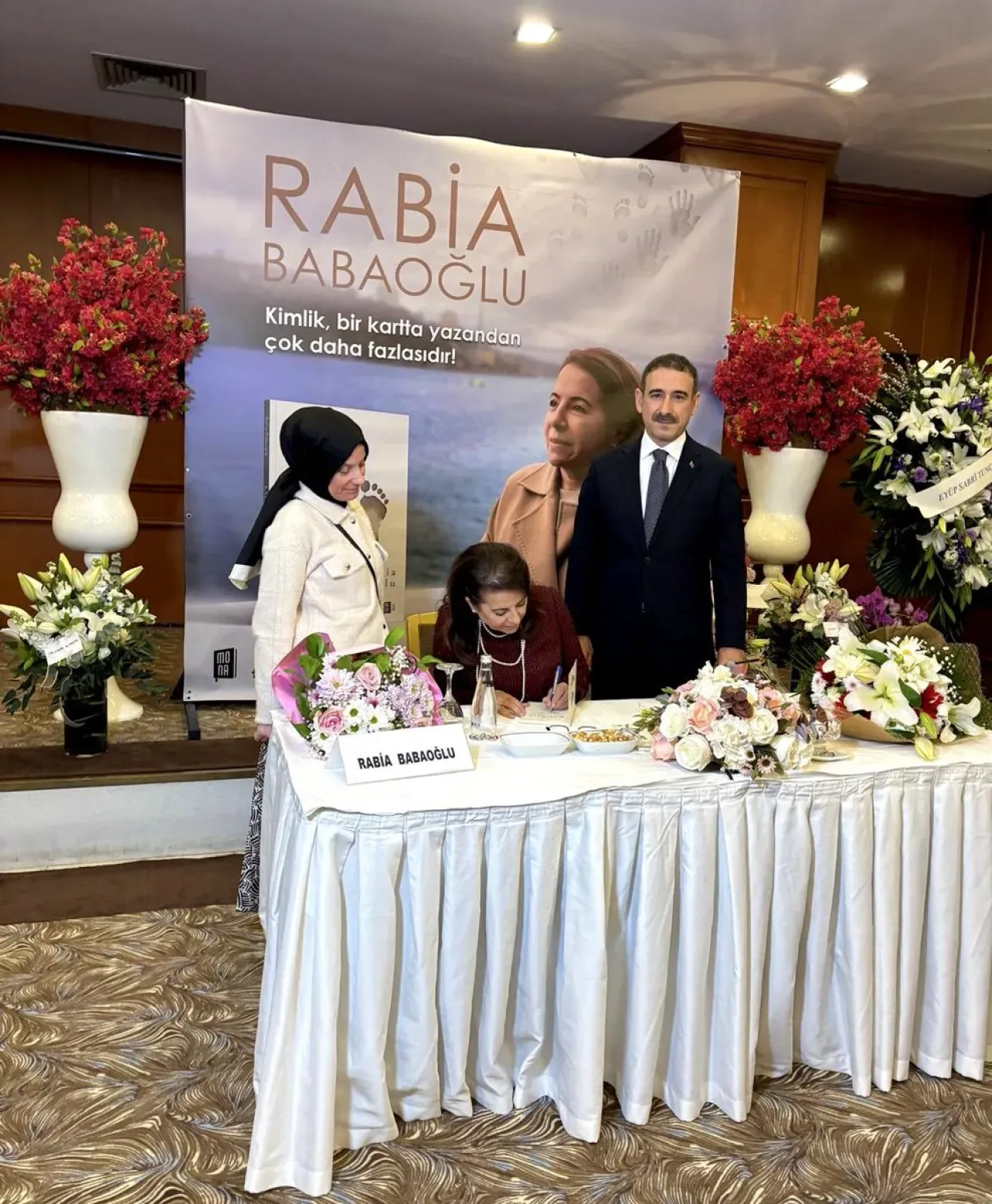 Rabia Babaoğlu'nun "Katıksız" Kitabı Bakırköy'de Tanıtıldı Rabia Babaoğlu'nun "Katıksız" Kitabı Bakırköy'de Tanıtıldı