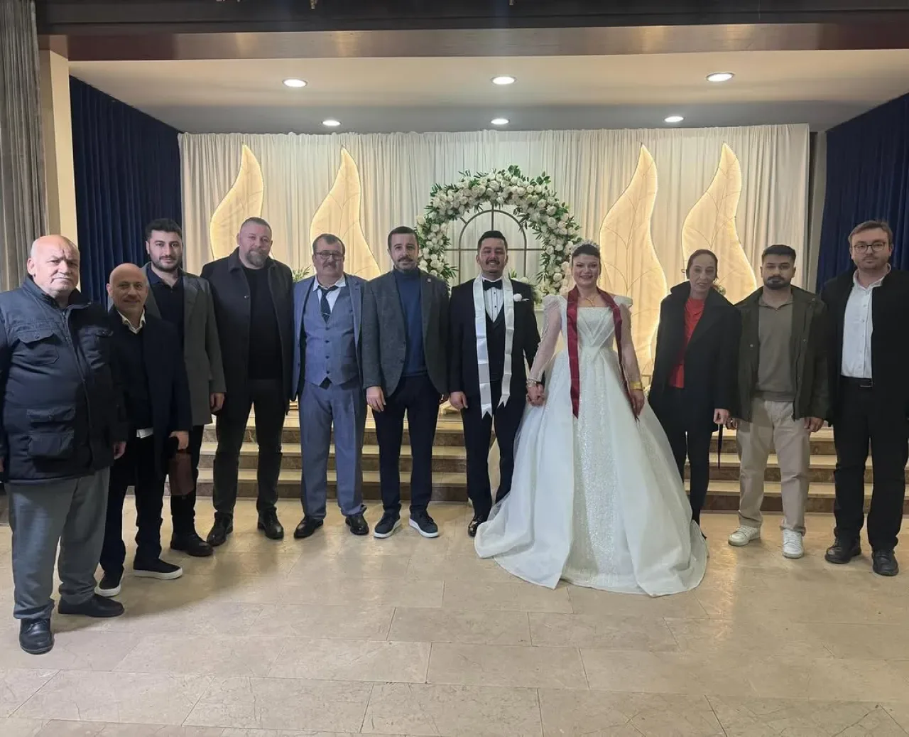 Çöllü ve Gürel Aileleri, Ece Fevzi'nin Düğününü Kutluyor Çöllü ve Gürel Aileleri, Ece Fevzi'nin Düğününü Kutluyor