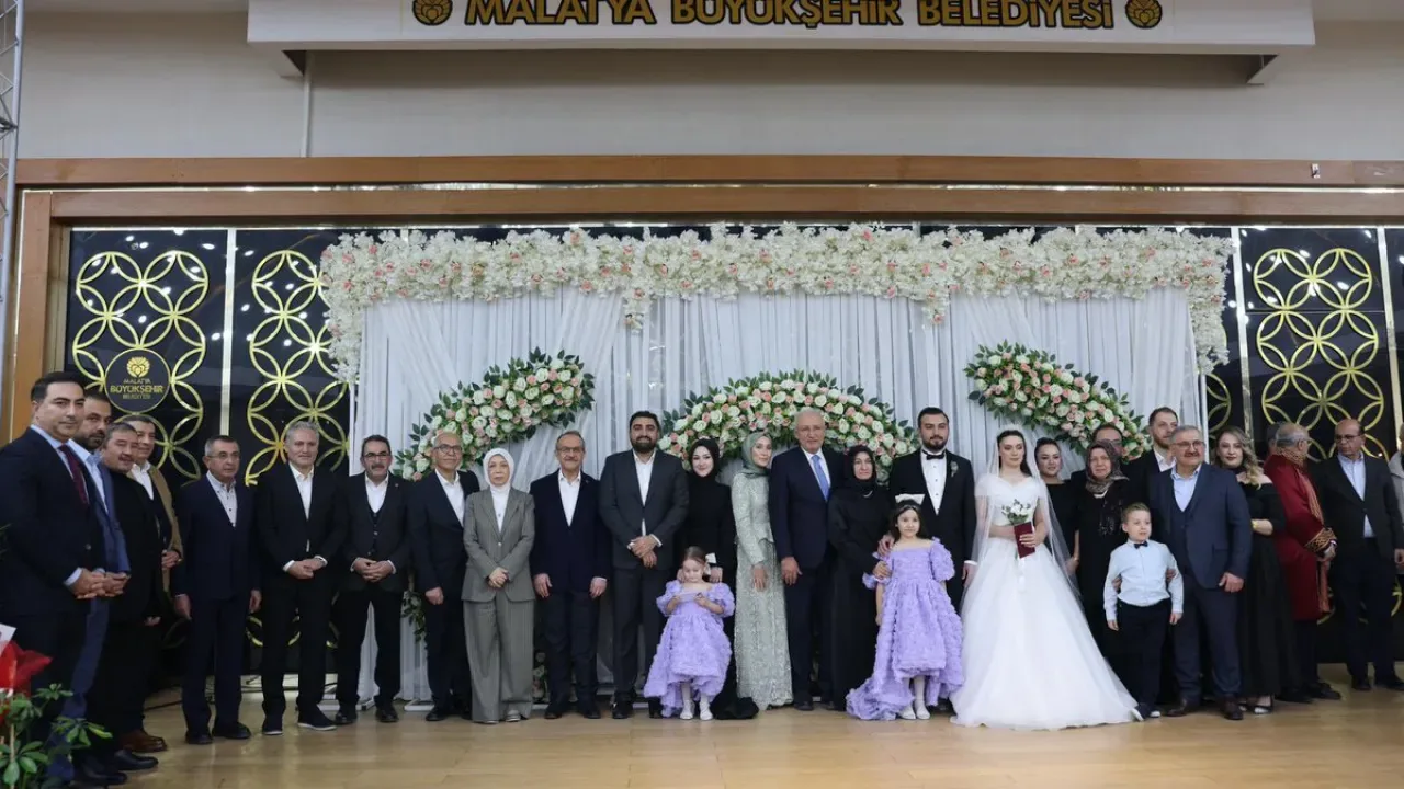 Kahtalı ve Ergün Ailelerinin Düğün Törenine Siyasilerden Katılım Kahtalı ve Ergün Ailelerinin Düğün Törenine Siyasilerden Katılım