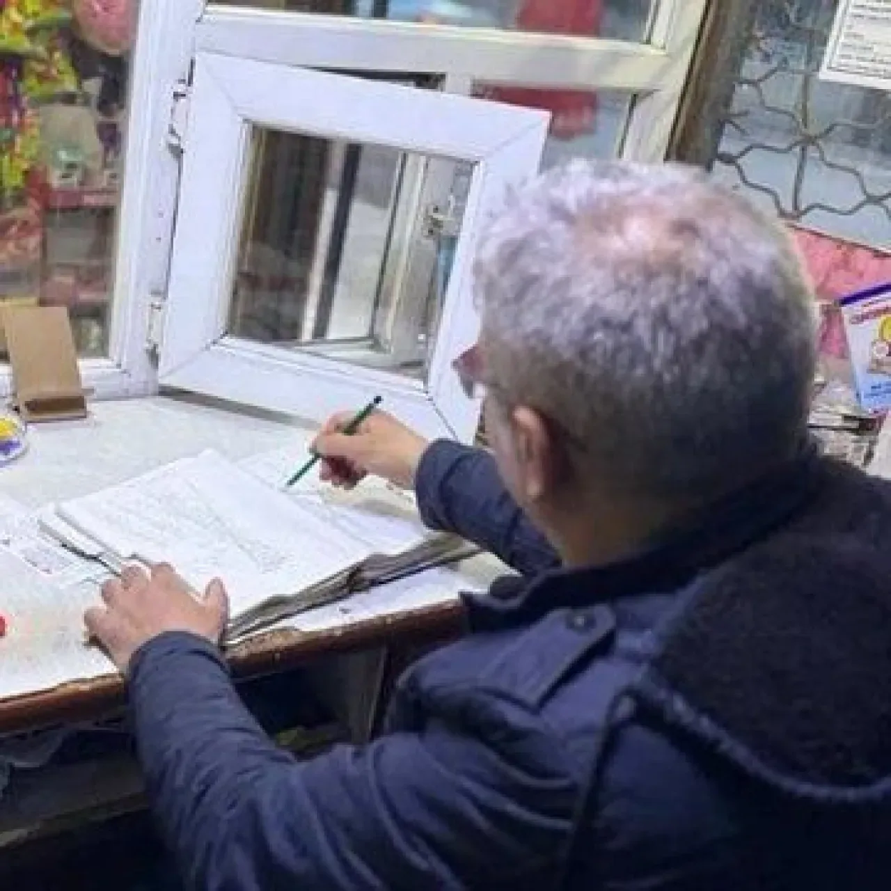 Çorum'da Gizemli Hayırsever Çift, 50 Kişinin 250 Bin TL'lik Borcunu Kapattı Çorum'da Gizemli Hayırsever Çift, 50 Kişinin 250 Bin TL'lik Borcunu Kapattı