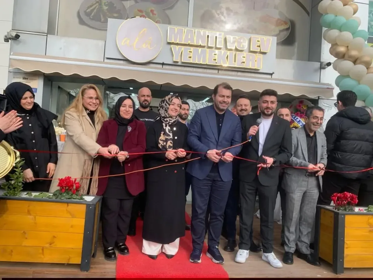 Kocaeli'de Yeni Açılan Âlâ Mantı ve Ev Yemekleri'ne Yoğun İlgi Kocaeli'de Yeni Açılan Âlâ Mantı ve Ev Yemekleri'ne Yoğun İlgi