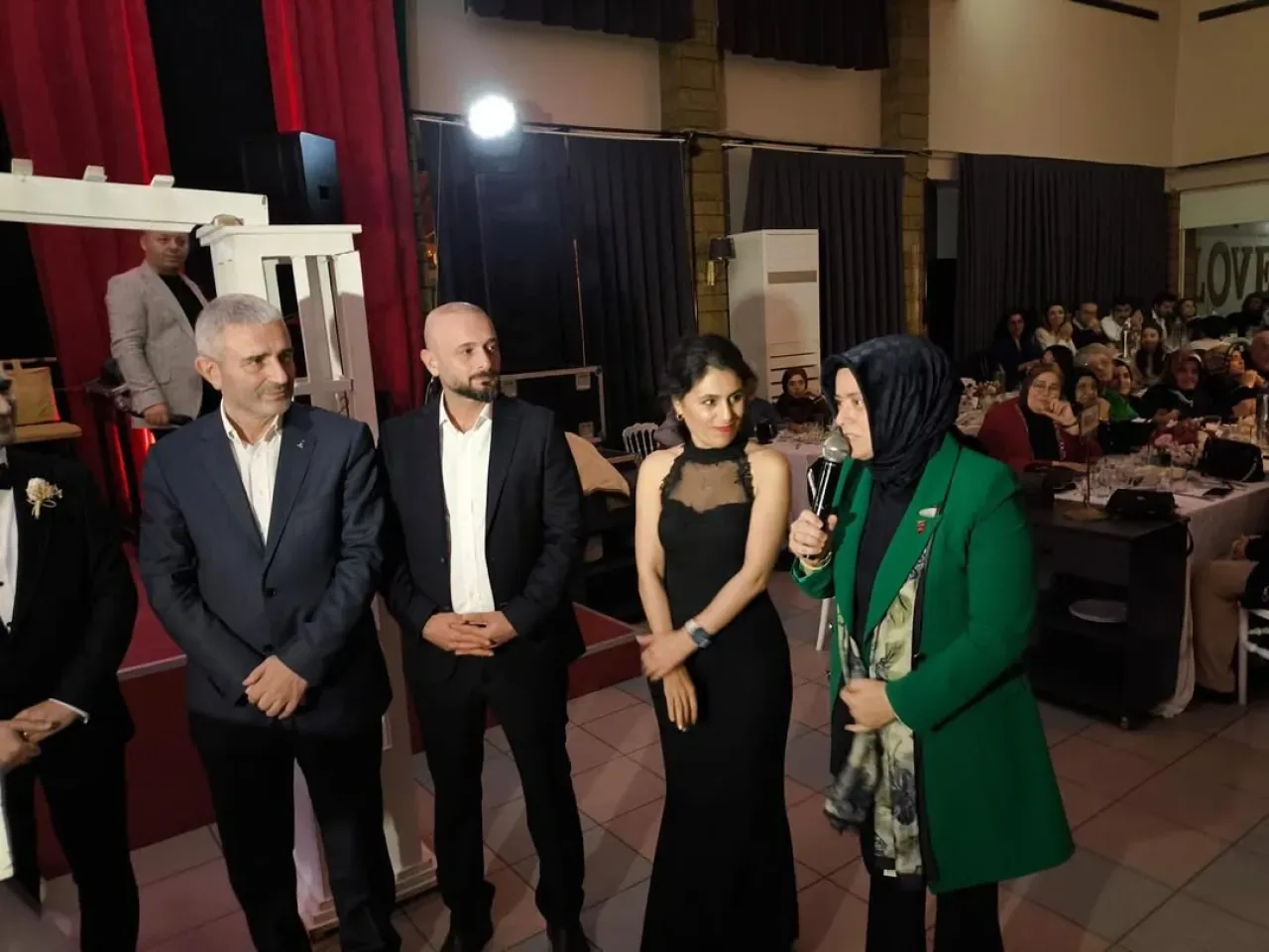 AK Parti Gebze'de Evlilik Törenine Anlamlı Katılım AK Parti Gebze'de Evlilik Törenine Anlamlı Katılım
