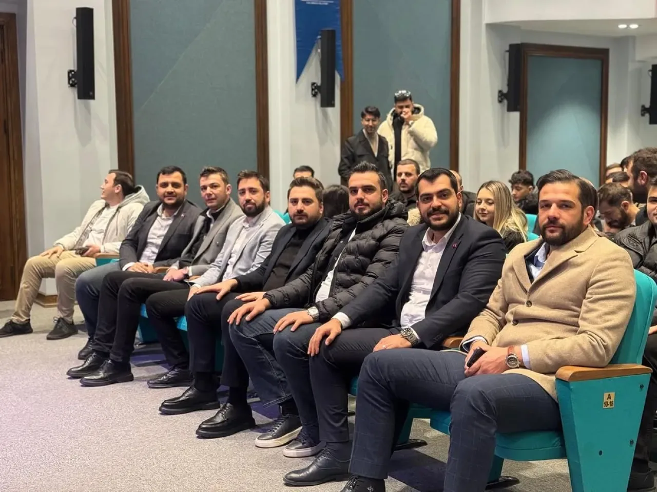 AK Parti Başiskele Gençlik Kolları'ndan Liderlik Eğitimi AK Parti Başiskele Gençlik Kolları'ndan Liderlik Eğitimi