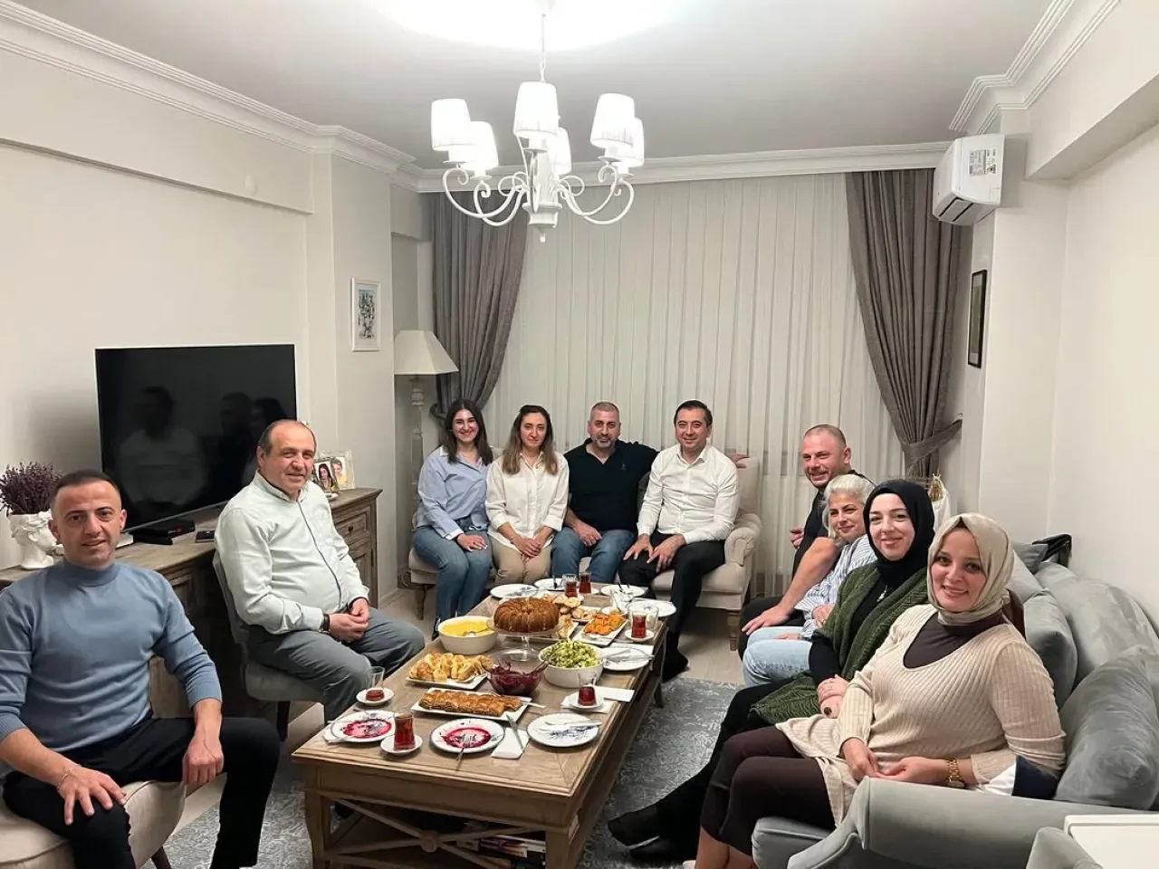 AK Parti Şişli İlçe Başkanı Serkan Polat, Mahalle Ziyaretlerine Devam Ediyor AK Parti Şişli İlçe Başkanı Serkan Polat, Mahalle Ziyaretlerine Devam Ediyor