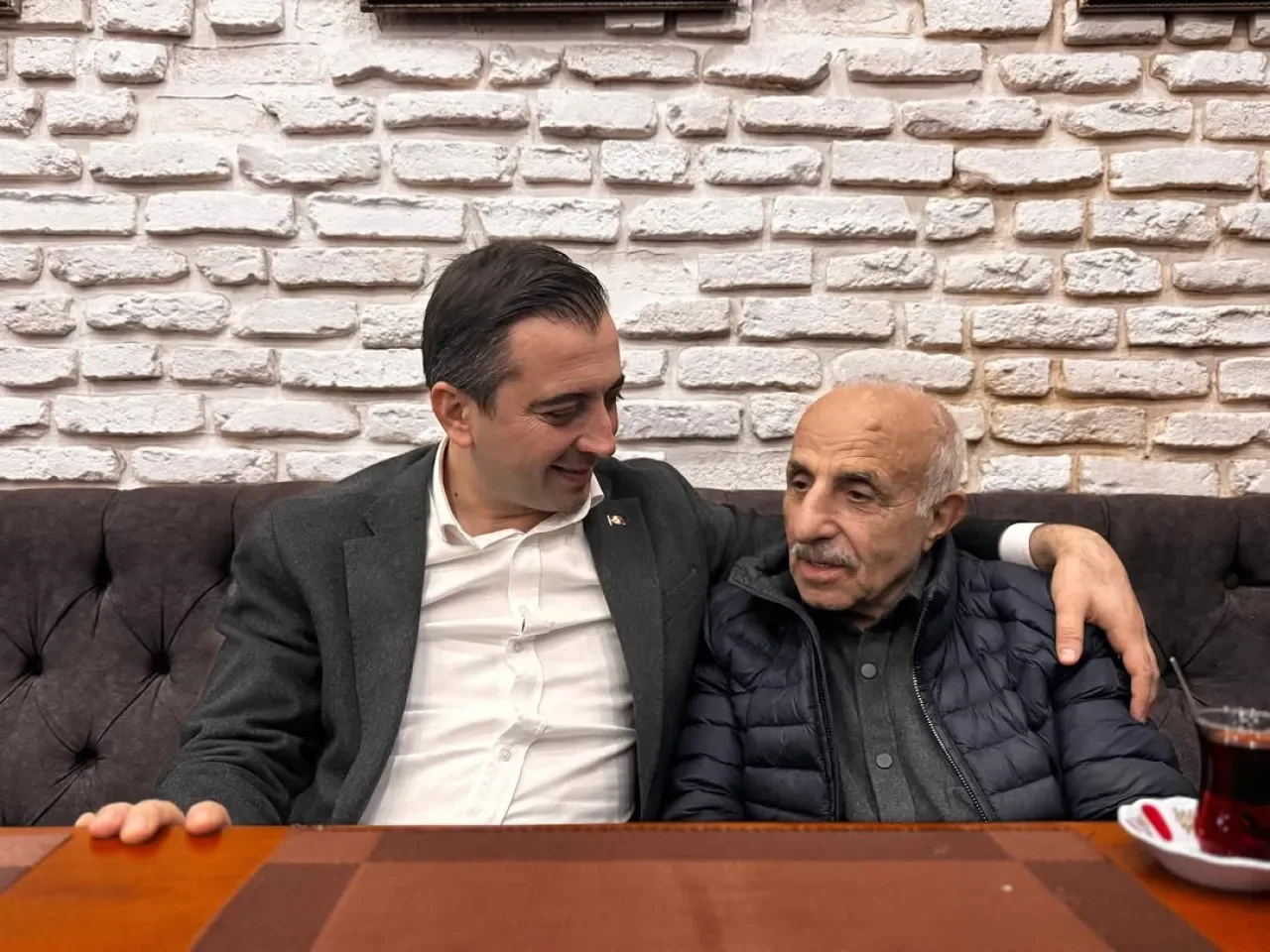AK Parti Şişli İlçe Başkanı, Üsküdar'daki Yeni Et Dünyası Şubesini Ziyaret Etti AK Parti Şişli İlçe Başkanı, Üsküdar'daki Yeni Et Dünyası Şubesini Ziyaret Etti
