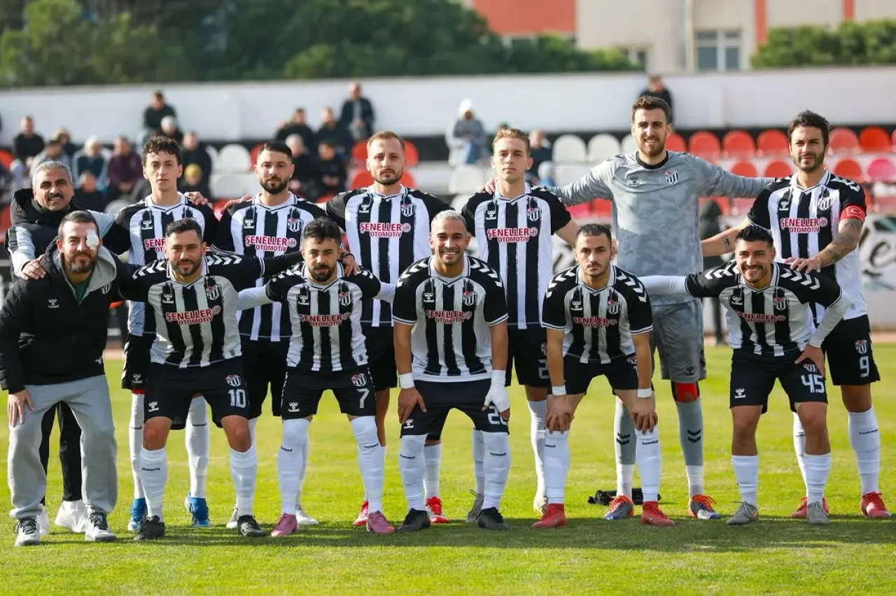 Burhaniye Belediyespor Liderliğini Sürdürdü: Manyas'ı 2-0 Mağlup Etti Burhaniye Belediyespor Liderliğini Sürdürdü: Manyas'ı 2-0 Mağlup Etti