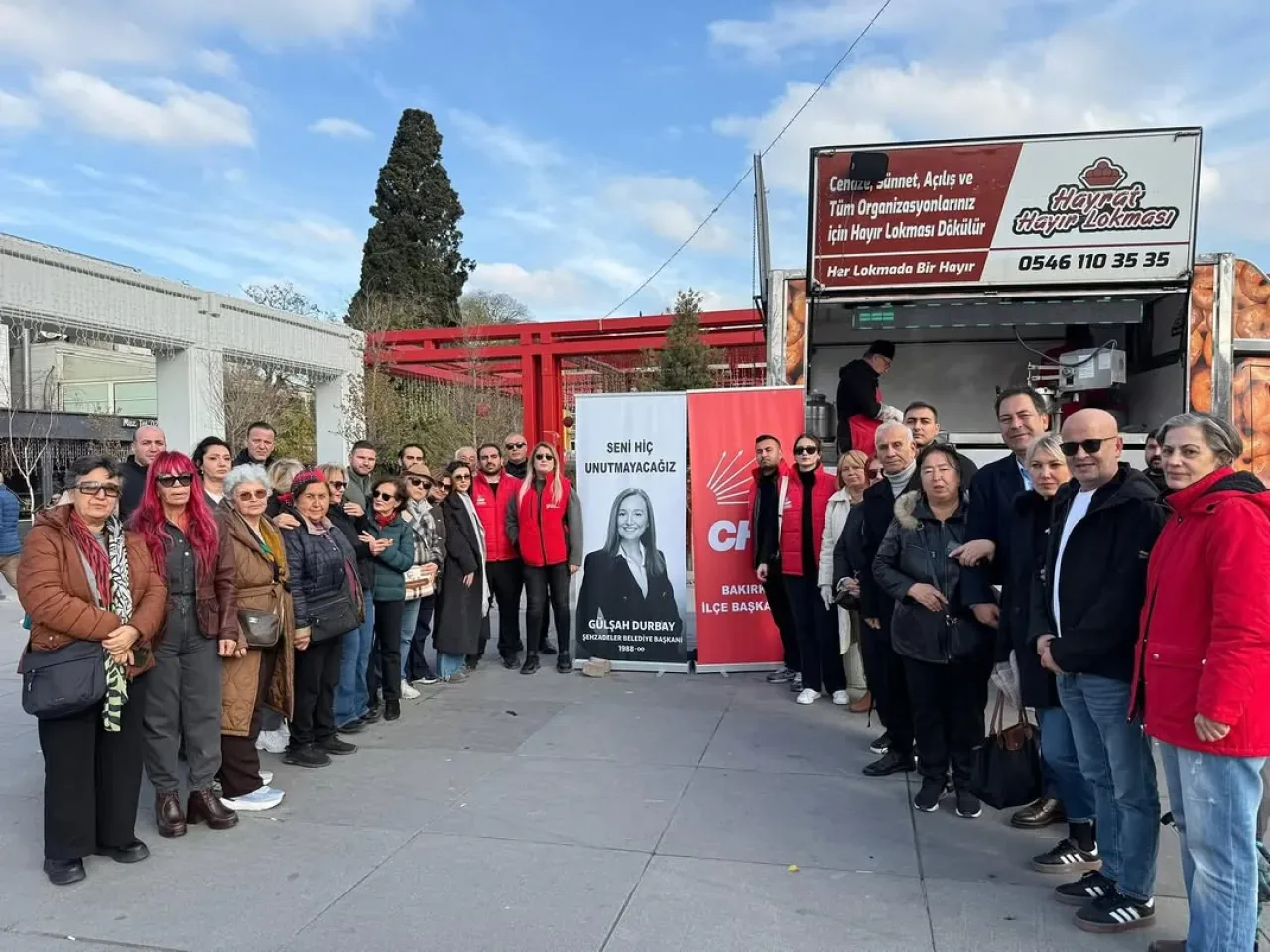 CHP Bakırköy Kadın Kolları'ndan Şehzadeler Belediye Başkanı Gülşah Durbay İçin Lokma Hayrı CHP Bakırköy Kadın Kolları'ndan Şehzadeler Belediye Başkanı Gülşah Durbay İçin Lokma Hayrı