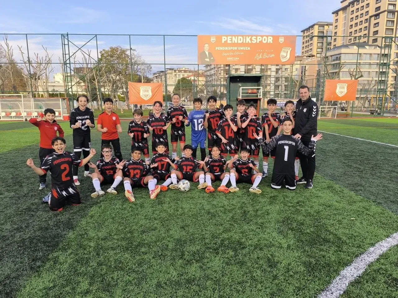 Pendikspor U12 Takımı, Fatih Karagümrük'ü Sahasında Mağlup Etti Pendikspor U12 Takımı, Fatih Karagümrük'ü Sahasında Mağlup Etti