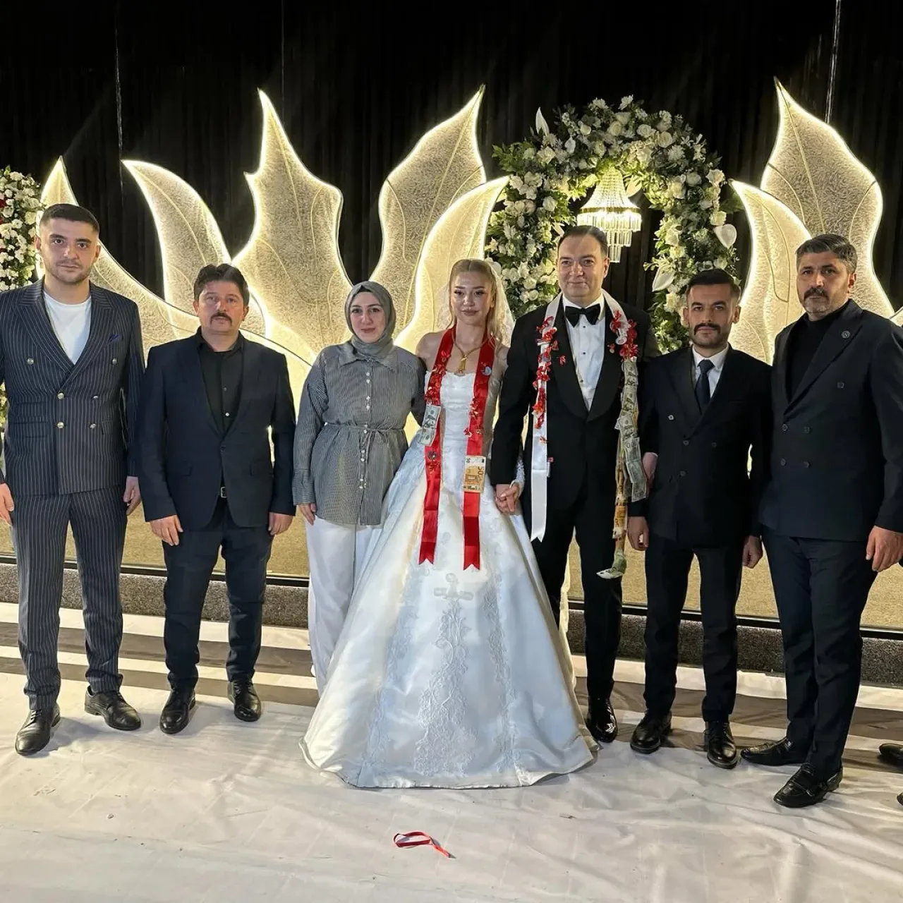 Bahçelievler Ülkü Ocakları'ndan Genel Başkan Yardımcısı Fatih Aydın'ın Düğününe Katılım Bahçelievler Ülkü Ocakları'ndan Genel Başkan Yardımcısı Fatih Aydın'ın Düğününe Katılım