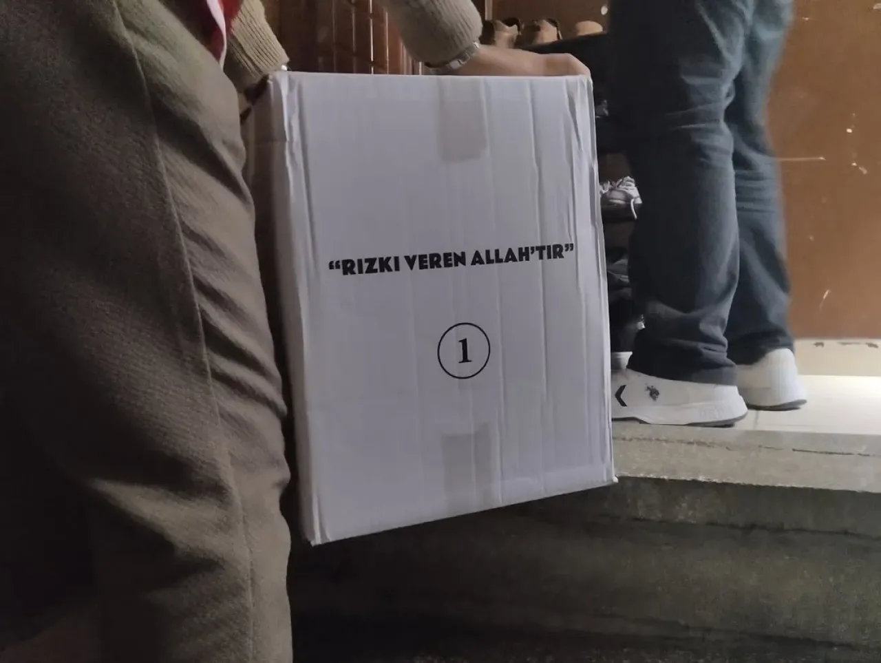 Genç Kızılay Zeytinburnu'ndan İhtiyaç Sahibi Ailelere Erzak Desteği Genç Kızılay Zeytinburnu'ndan İhtiyaç Sahibi Ailelere Erzak Desteği
