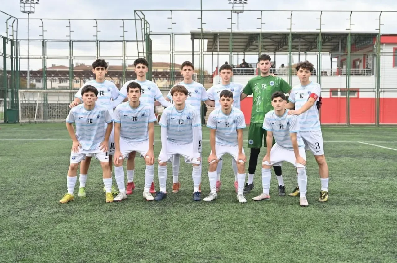 Gemlik Belediyespor U18 Takımı, Körfez Derbisinde Galip Gemlik Belediyespor U18 Takımı, Körfez Derbisinde Galip